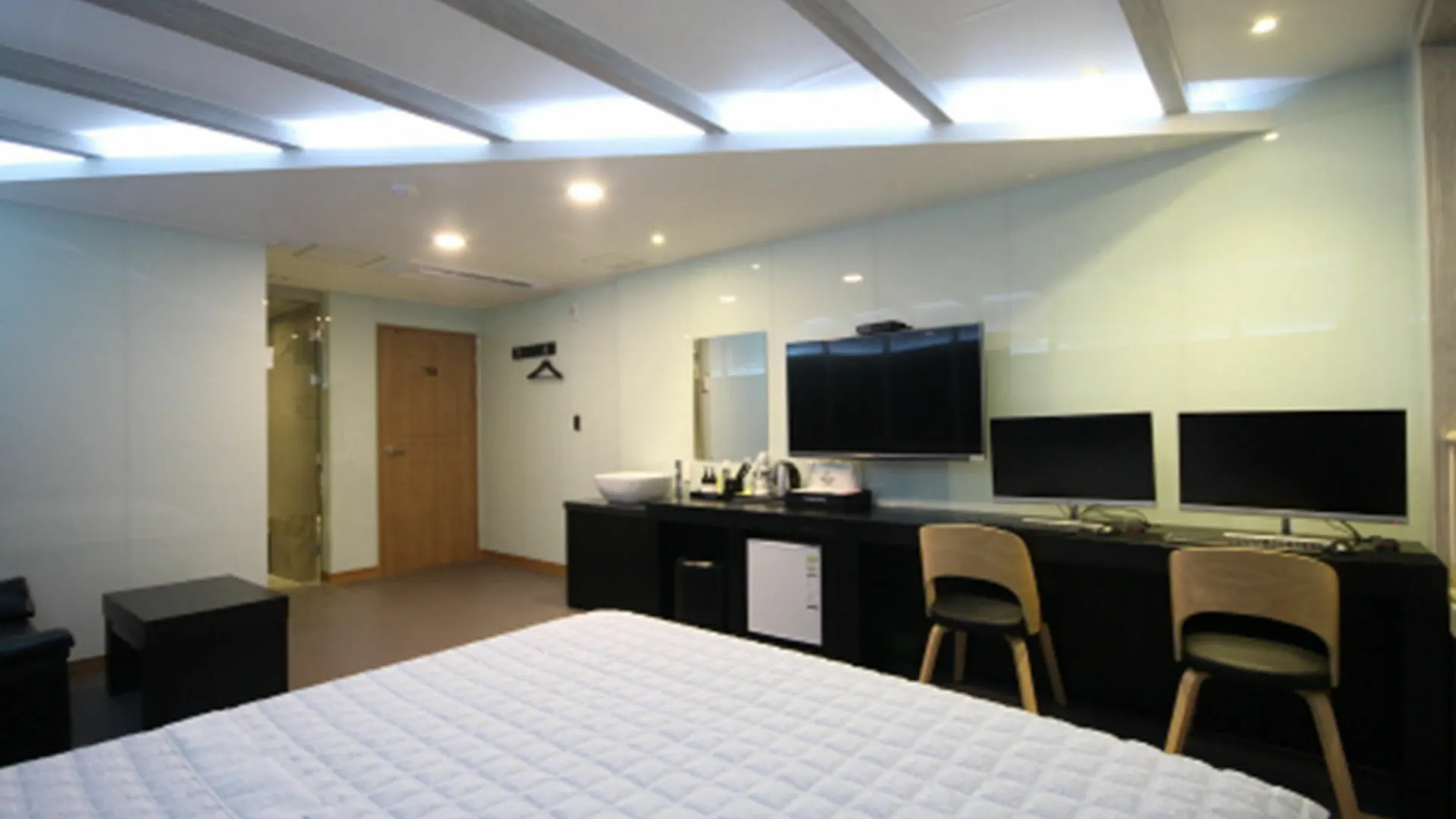 Mgm Hotel Busan 2*,